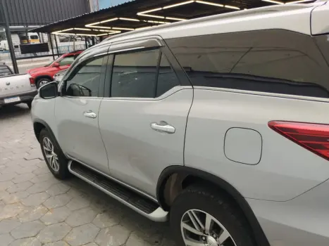 TOYOTA Hilux SW4 2.8 16V 4P SRX 4X4 7 LUGARES TURBO DIESEL AUTOMTICO, Foto 8