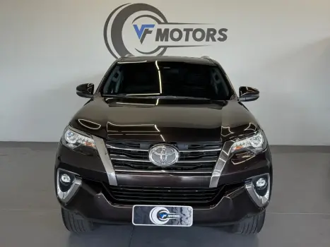 TOYOTA Hilux SW4 2.8 16V 4P SRX 4X4 7 LUGARES TURBO DIESEL AUTOM�TICO, Foto 2