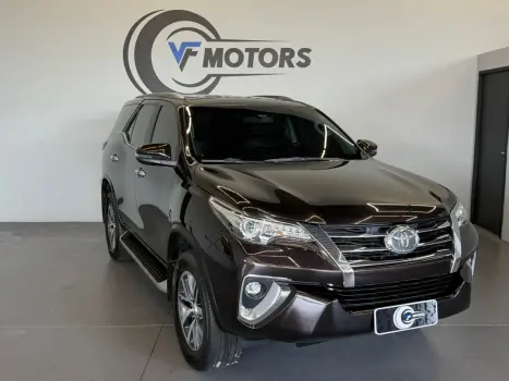 TOYOTA Hilux SW4 2.8 16V 4P SRX 4X4 7 LUGARES TURBO DIESEL AUTOM�TICO, Foto 3