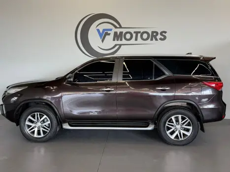 TOYOTA Hilux SW4 2.8 16V 4P SRX 4X4 7 LUGARES TURBO DIESEL AUTOM�TICO, Foto 5