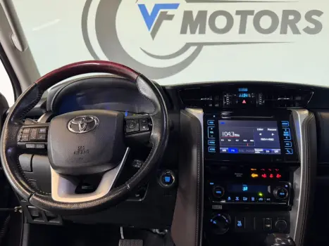 TOYOTA Hilux SW4 2.8 16V 4P SRX 4X4 7 LUGARES TURBO DIESEL AUTOM�TICO, Foto 7