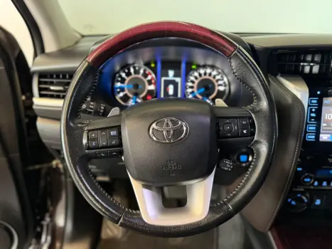 TOYOTA Hilux SW4 2.8 16V 4P SRX 4X4 7 LUGARES TURBO DIESEL AUTOM�TICO, Foto 8