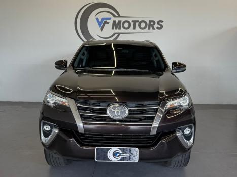 TOYOTA Hilux SW4 2.8 16V 4P SRX 4X4 7 LUGARES TURBO DIESEL AUTOM�TICO, Foto 2