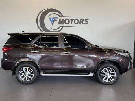 TOYOTA Hilux SW4 2.8 16V 4P SRX 4X4 7 LUGARES TURBO DIESEL AUTOM�TICO, Foto 4