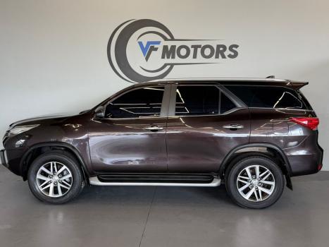 TOYOTA Hilux SW4 2.8 16V 4P SRX 4X4 7 LUGARES TURBO DIESEL AUTOM�TICO, Foto 5