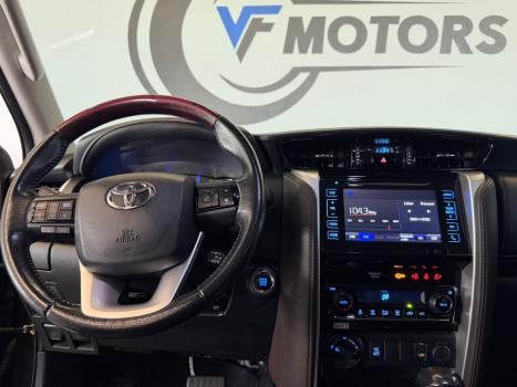 TOYOTA Hilux SW4 2.8 16V 4P SRX 4X4 7 LUGARES TURBO DIESEL AUTOM�TICO, Foto 7