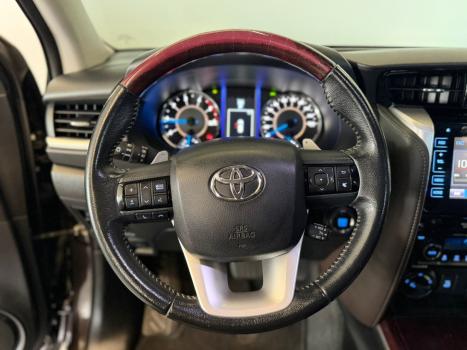 TOYOTA Hilux SW4 2.8 16V 4P SRX 4X4 7 LUGARES TURBO DIESEL AUTOM�TICO, Foto 8