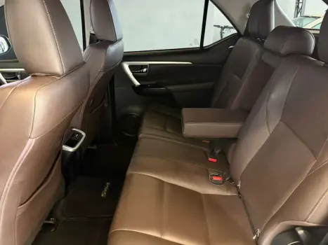 TOYOTA Hilux SW4 2.8 16V 4P SRX 4X4 7 LUGARES TURBO DIESEL AUTOM�TICO, Foto 20