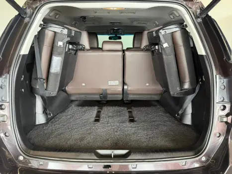 TOYOTA Hilux SW4 2.8 16V 4P SRX 4X4 7 LUGARES TURBO DIESEL AUTOM�TICO, Foto 24