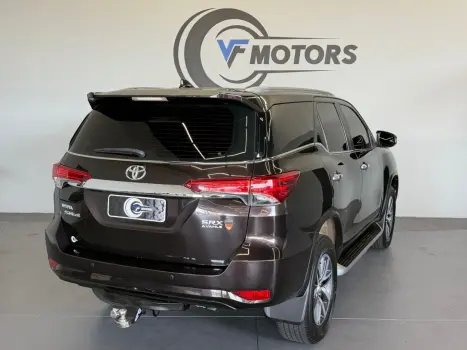 TOYOTA Hilux SW4 2.8 16V 4P SRX 4X4 7 LUGARES TURBO DIESEL AUTOM�TICO, Foto 25