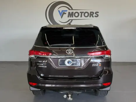 TOYOTA Hilux SW4 2.8 16V 4P SRX 4X4 7 LUGARES TURBO DIESEL AUTOM�TICO, Foto 26