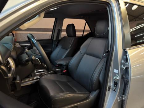 TOYOTA Hilux SW4 2.8 16V 4P SRX PLATINUM 4X4 7 LUGARES TURBO DIESEL AUTOM�TICO, Foto 6
