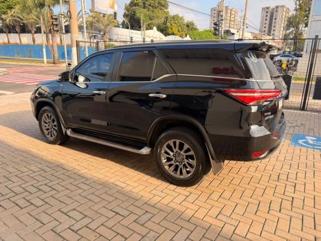 TOYOTA Hilux SW4 2.8 16V 4P SRX 4X4 7 LUGARES TURBO DIESEL AUTOMÁTICO, Foto 3