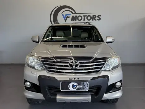 TOYOTA Hilux SW4 3.0 16V 4P SRV 4X4 7 LUGARES TURBO DIESEL AUTOM�TICO, Foto 2