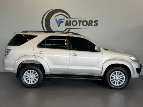 TOYOTA Hilux SW4 3.0 16V 4P SRV 4X4 7 LUGARES TURBO DIESEL AUTOM�TICO, Foto 4