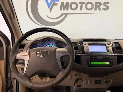 TOYOTA Hilux SW4 3.0 16V 4P SRV 4X4 7 LUGARES TURBO DIESEL AUTOM�TICO, Foto 6