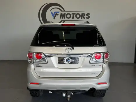 TOYOTA Hilux SW4 3.0 16V 4P SRV 4X4 7 LUGARES TURBO DIESEL AUTOM�TICO, Foto 17