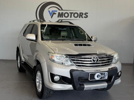 TOYOTA Hilux SW4 3.0 16V 4P SRV 4X4 7 LUGARES TURBO DIESEL AUTOM�TICO, Foto 3