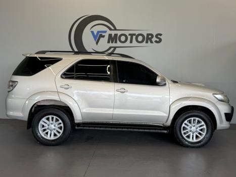 TOYOTA Hilux SW4 3.0 16V 4P SRV 4X4 7 LUGARES TURBO DIESEL AUTOM�TICO, Foto 4