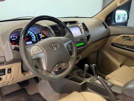 TOYOTA Hilux SW4 3.0 16V 4P SRV 4X4 7 LUGARES TURBO DIESEL AUTOM�TICO, Foto 8