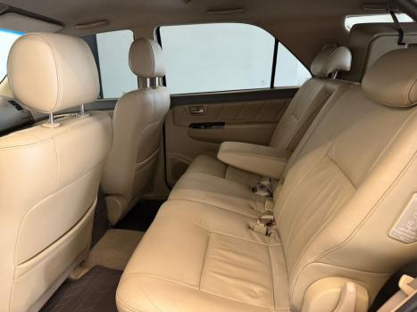 TOYOTA Hilux SW4 3.0 16V 4P SRV 4X4 7 LUGARES TURBO DIESEL AUTOM�TICO, Foto 13