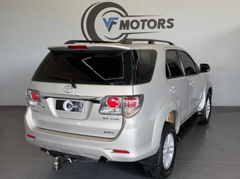 TOYOTA Hilux SW4 3.0 16V 4P SRV 4X4 7 LUGARES TURBO DIESEL AUTOM�TICO, Foto 19