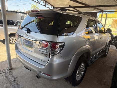 TOYOTA Hilux SW4 3.0 16V 4P SRV 4X4 7 LUGARES TURBO DIESEL AUTOM�TICO, Foto 5
