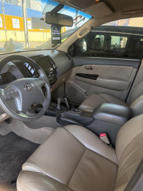 TOYOTA Hilux SW4 3.0 16V 4P SRV 4X4 7 LUGARES TURBO DIESEL AUTOM�TICO, Foto 8