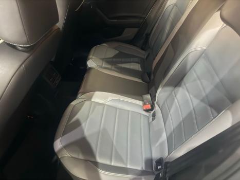 VOLKSWAGEN Nivus 1.0 4P FLEX 200 TSI HIGHLINE TURBO AUTOMTICO, Foto 4