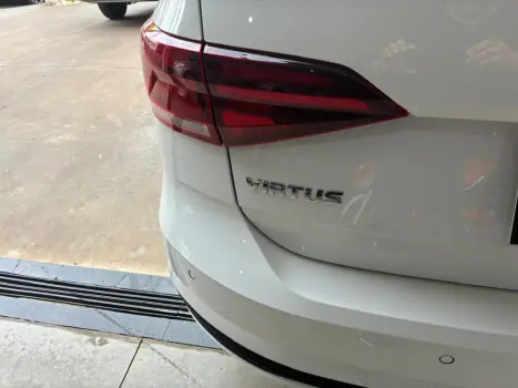 VOLKSWAGEN Virtus 1.0 4P 200 TSI FLEX COMFORTLINE AUTOMTICO, Foto 9