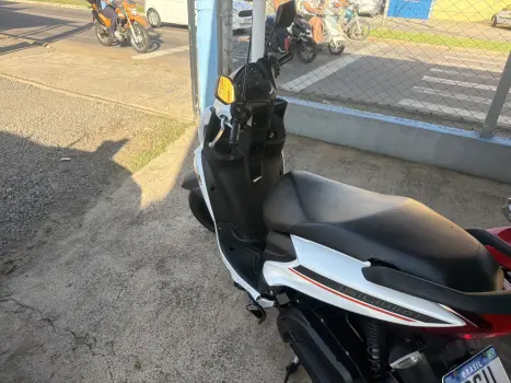 YAMAHA Fluo 125 ABS, Foto 3