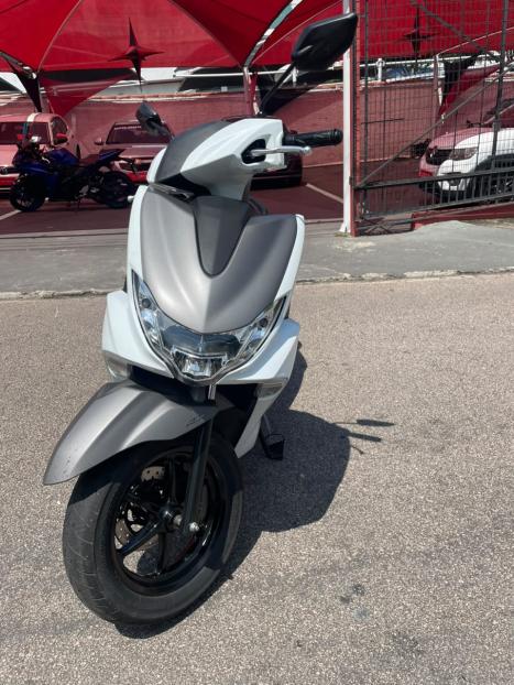 YAMAHA Fluo 125 ABS, Foto 2