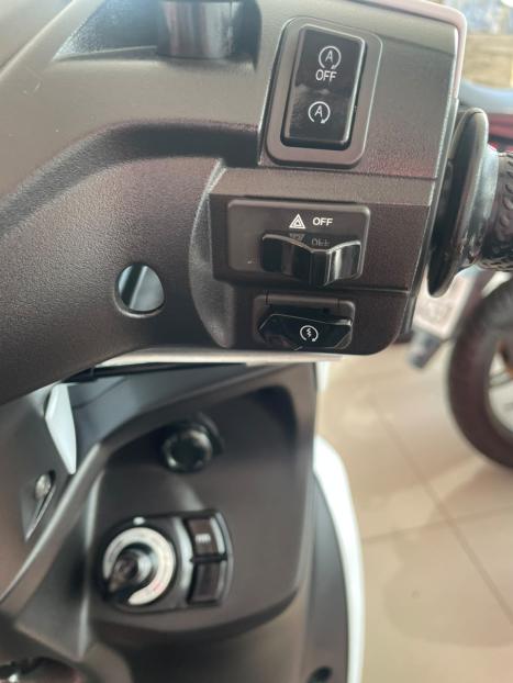 YAMAHA Fluo 125 ABS, Foto 9