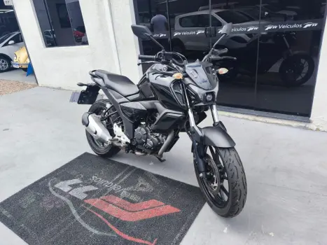 YAMAHA FZ 15 Fazer ABS, Foto 1