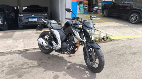 YAMAHA FZ 25 250 Fazer Flex , Foto 1