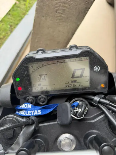 YAMAHA MT-03 300 ABS, Foto 3