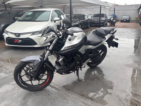 YAMAHA MT-03 300 ABS, Foto 2