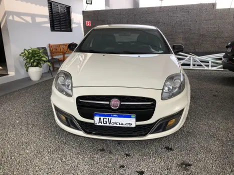 FIAT Bravo 1.8 16V 4P FLEX BLACKMOTION DUALOGIC AUTOMATIZADO, Foto 2