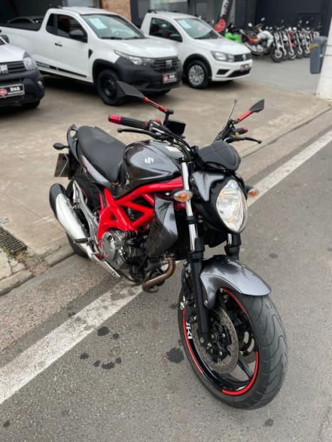 SUZUKI Gladius 650 , Foto 1