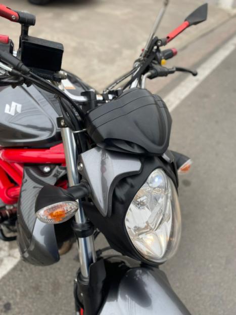 SUZUKI Gladius 650 , Foto 3