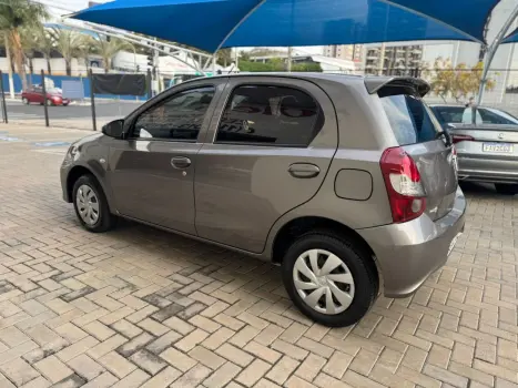 TOYOTA Etios Hatch 1.3 16V 4P FLEX X, Foto 4