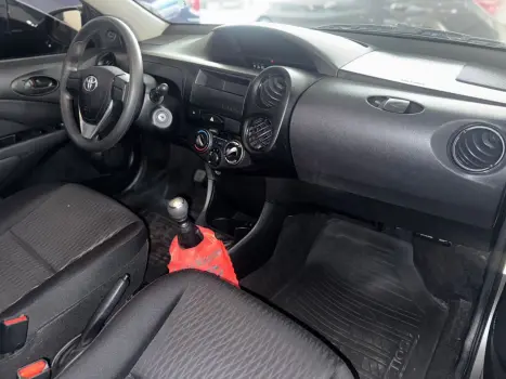 TOYOTA Etios Hatch 1.3 16V 4P FLEX X, Foto 6