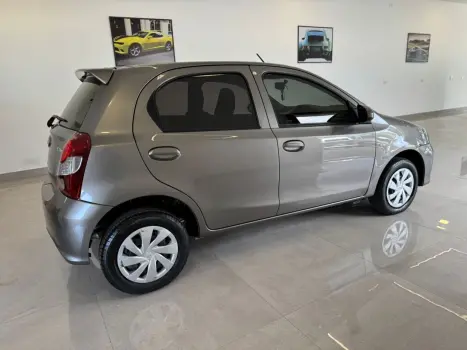 TOYOTA Etios Hatch 1.3 16V 4P FLEX X, Foto 8