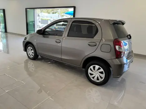 TOYOTA Etios Hatch 1.3 16V 4P FLEX X, Foto 9