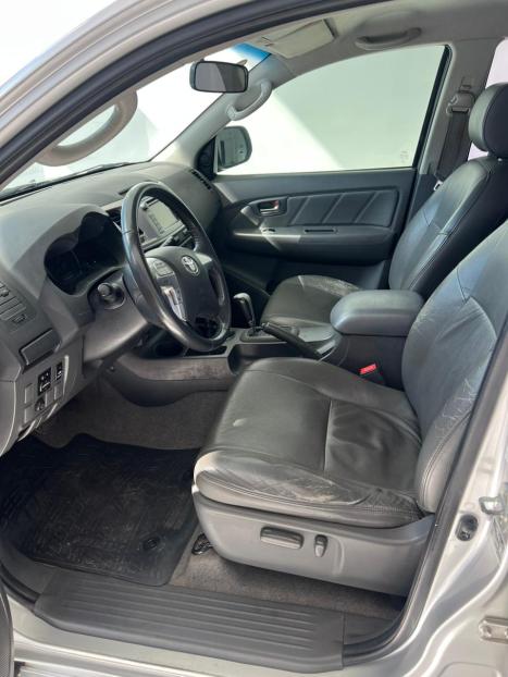 TOYOTA Hilux Caminhonete 3.0 4P 4X4 SRV TURBO DIESEL CABINE DUPLA AUTOMTICO, Foto 12
