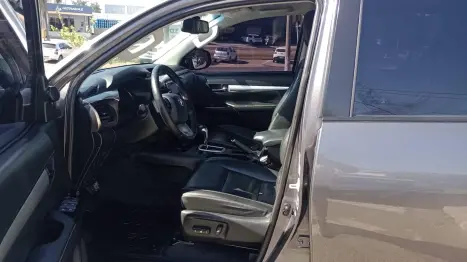 TOYOTA Hilux Caminhonete 2.8 4P SRS 4X4 DIESEL CABINE DUPLA, Foto 4