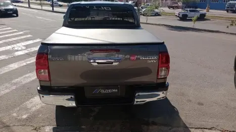 TOYOTA Hilux Caminhonete 2.8 4P SRS 4X4 DIESEL CABINE DUPLA, Foto 9