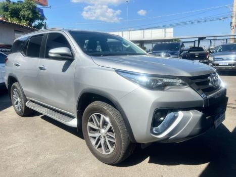 TOYOTA Hilux SW4 2.8 4P SRX 4X4 DIAMOND 7 LUGARES TURBO DIESEL AUTOMTICO, Foto 3