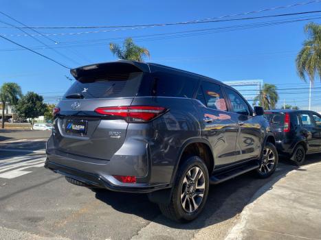 TOYOTA Hilux SW4 2.8 16V 4P SRX PLATINUM 4X4 7 LUGARES TURBO DIESEL AUTOMTICO, Foto 4