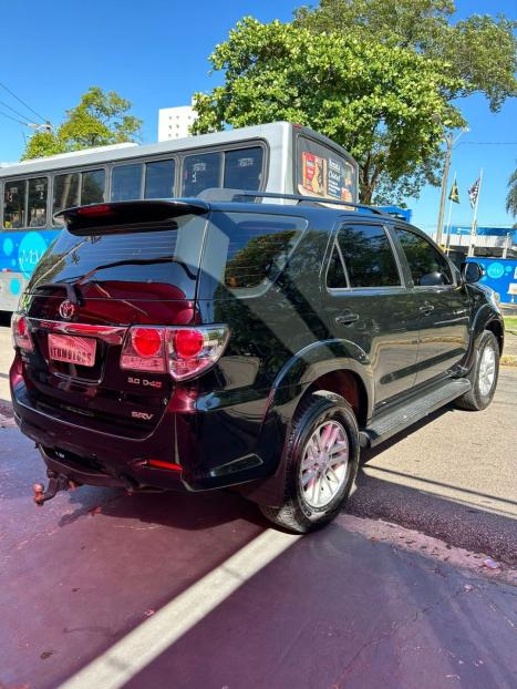 TOYOTA Hilux SW4 3.0 16V 4P SRV 4X4 7 LUGARES TURBO DIESEL AUTOMTICO, Foto 4